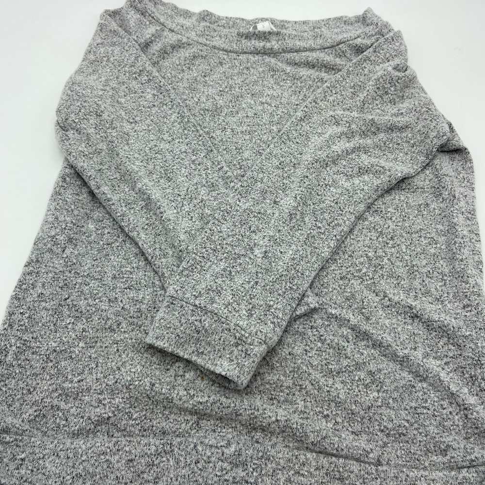 2 women’s long sleeve tops size large
